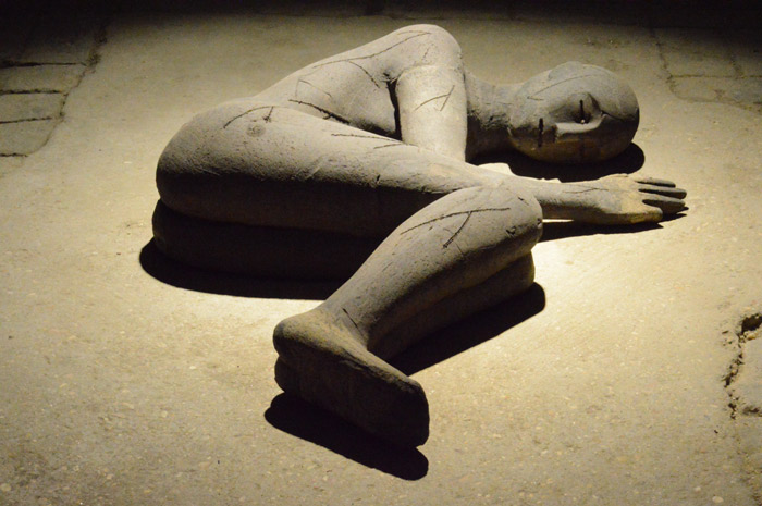 Domenico Paladino, I dormienti, terracotta, 2008 115x77x32 cm