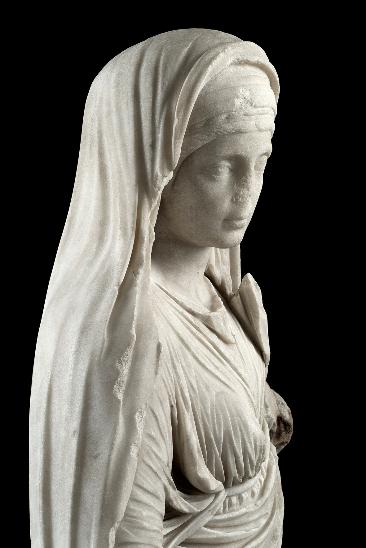 Statua di Vestale (marmo bianco a grana cristallina medio-fine, probabilmente pario) © Luigi Spina web8